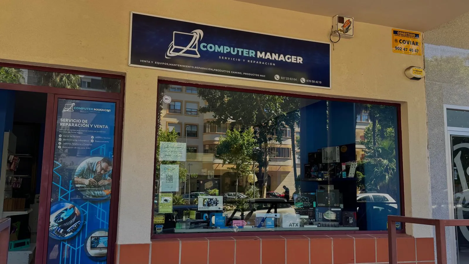 Fachada de la tienda Computer Manager en Avenida París 30, Cáceres