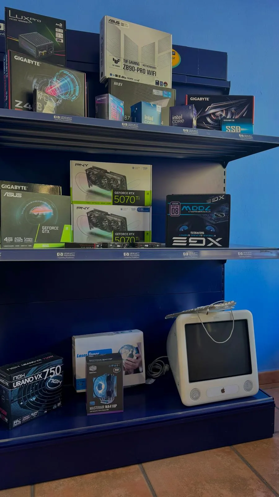 Zona gaming de Computer Manager con tarjetas gráficas GeForce RTX serie 50
